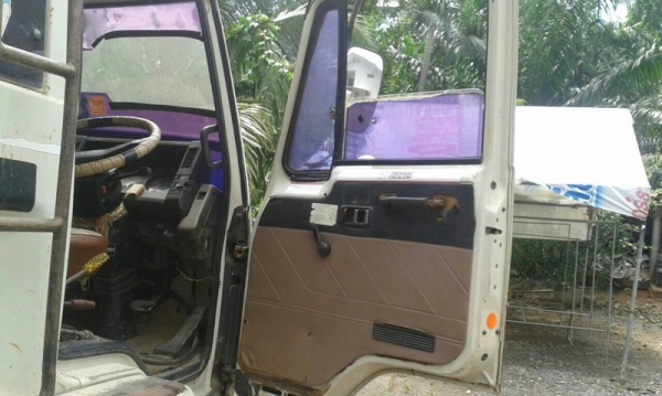 รถอีซูซุ 6 ล้อดั้ม FTR 165 แรงม้า. ปี 36 สนใจติดต่อ 081 - 6079515 รถอีซูซุ 6 ล้อดั้ม FTR 165 แรงม้า. ปี 36 สนใจติดต่อ 081 - 6079515