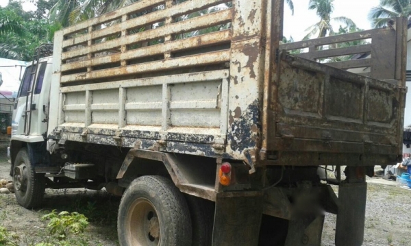 รถอีซูซุ 6 ล้อดั้ม FTR 165 แรงม้า. ปี 36 สนใจติดต่อ 081 - 6079515 รถอีซูซุ 6 ล้อดั้ม FTR 165 แรงม้า. ปี 36 สนใจติดต่อ 081 - 6079515