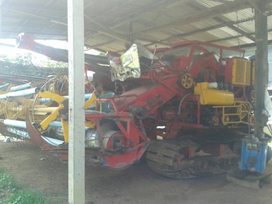 ขายรถเกี่ยวข้าวยกคู่ ศักดิ์พัฒนา ตัว1 ตัวเดิน12 ปั๊มไดกิ้น13 เครื่องอีซูซุ6HH1 โบ อุ้ม2.5ตัน ตัว2ตัวเดิน10โม่โรงงานปั๊ม23อุ้ม สภาพพร้อมใช้งาน เครื่องอีซูซุ6HH1