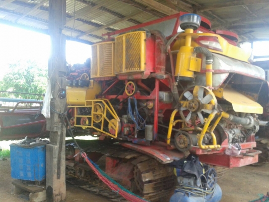 ขายรถเกี่ยวข้าวยกคู่ ศักดิ์พัฒนา ตัว1 ตัวเดิน12 ปั๊มไดกิ้น13 เครื่องอีซูซุ6HH1 โบ อุ้ม2.5ตัน ตัว2ตัวเดิน10โม่โรงงานปั๊ม23อุ้ม สภาพพร้อมใช้งาน เครื่องอีซูซุ6HH1