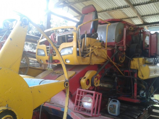 ขายรถเกี่ยวข้าวยกคู่ ศักดิ์พัฒนา ตัว1 ตัวเดิน12 ปั๊มไดกิ้น13 เครื่องอีซูซุ6HH1 โบ อุ้ม2.5ตัน ตัว2ตัวเดิน10โม่โรงงานปั๊ม23อุ้ม สภาพพร้อมใช้งาน เครื่องอีซูซุ6HH1