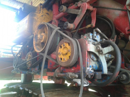 ขายรถเกี่ยวข้าวยกคู่ ศักดิ์พัฒนา ตัว1 ตัวเดิน12 ปั๊มไดกิ้น13 เครื่องอีซูซุ6HH1 โบ อุ้ม2.5ตัน ตัว2ตัวเดิน10โม่โรงงานปั๊ม23อุ้ม สภาพพร้อมใช้งาน เครื่องอีซูซุ6HH1