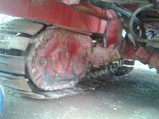 ขายรถเกี่ยวข้าวยกคู่ ศักดิ์พัฒนา ตัว1 ตัวเดิน12 ปั๊มไดกิ้น13 เครื่องอีซูซุ6HH1 โบ อุ้ม2.5ตัน ตัว2ตัวเดิน10โม่โรงงานปั๊ม23อุ้ม สภาพพร้อมใช้งาน เครื่องอีซูซุ6HH1