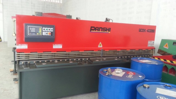 เครื่องตัดเหล็ก4 มิล 10 ฟุตตัวนี้ระยะแบคเกตหลังกดตัวเลขที่ต้องการ แล้วจะวิ่งหาระยะอัตโนมัติติดต่อ0892224259