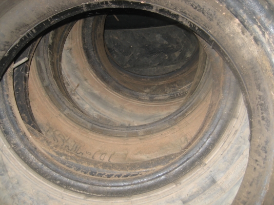 ยางรถบรรทุก  900/ 20  ถอดจากรถ ราชการ  6 เส้น  20,000 บาท