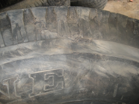 ยางรถบรรทุก  900/ 20  ถอดจากรถ ราชการ  6 เส้น  20,000 บาท