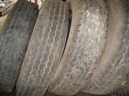 ยางรถบรรทุก  900/ 20  ถอดจากรถ ราชการ  6 เส้น  20,000 บาท
