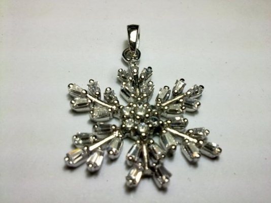 จี้เงินประดับเพชรรัสเซีย