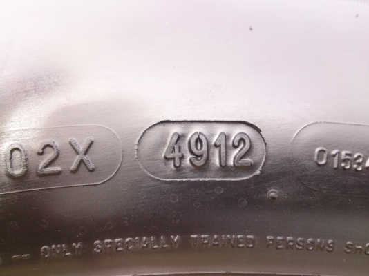 ขายแม็กTOYOTA FORTUNER ขอบ17 พร้อมยางMICHELIN265/65R17 ยางสัปดาห์ที่49ปี12 ดอกยางนิ่มลึกไม่ร้าวไม่แตกลายดอกเต็ม (สภาพ90\%) จำนวน 1 ชุด พร้อมน๊อตแท้ 24 ตัว