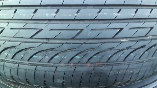 แม็กพร้อมยาง17"นิสสัน ยาง215 55 17 ปี14 มีตุ่มมีเส้นสี แม็กพร้อมยาง17"นิสสัน ยาง215 55 17 ปี14 มีตุ่มมีเส้นสี