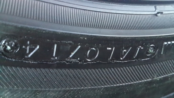 แม็กพร้อมยาง17"นิสสัน ยาง215 55 17 ปี14 มีตุ่มมีเส้นสี แม็กพร้อมยาง17"นิสสัน ยาง215 55 17 ปี14 มีตุ่มมีเส้นสี