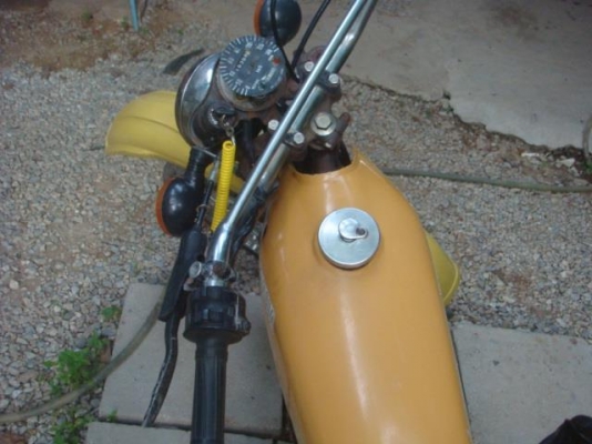 YAMAHA DT100 มีทะเบียนแผ่นเดียวโบราณ YAMAHA DT100 มีทะเบียนแผ่นเดียวโบราณ