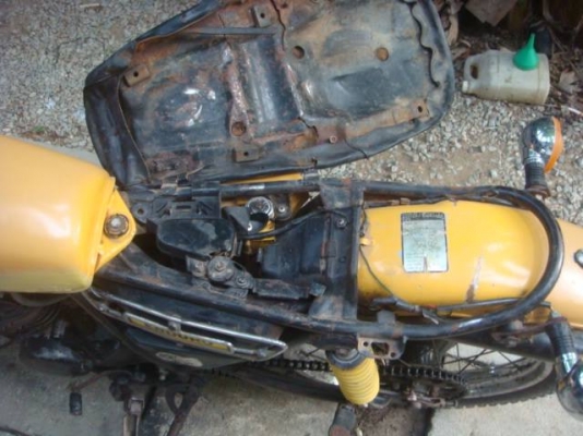 YAMAHA DT100 มีทะเบียนแผ่นเดียวโบราณ YAMAHA DT100 มีทะเบียนแผ่นเดียวโบราณ