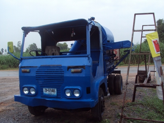 รถ 6 ล้อ สีข้าว ISUZU 85 แรง