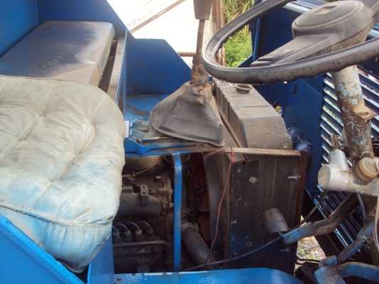 รถ 6 ล้อ สีข้าว ISUZU 85 แรง