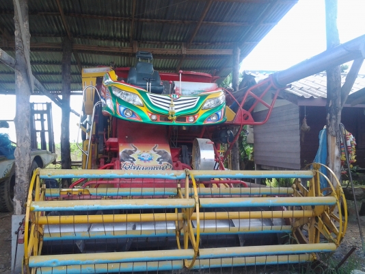 ขายรถเกี่ยวเจ้าช้างพร้อมเทเลอร์ ราคา2 000000 ติดต่อ 0897070053 มงคล