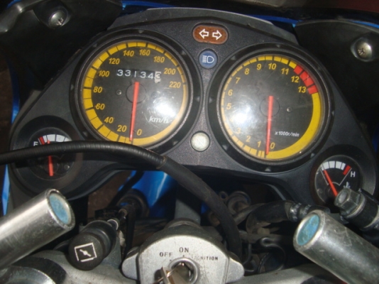 ********** CBR 150 R ********** ********** CBR 150 R **********