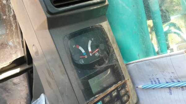 ขายรถขุดแบ็คโค KOBELCO200-6 MARK VI เอกสารพร้อม เครื่องดี ปั๊มแห้ง เอกสารอินวอยซ์  บูมดีเอวดี แอร์เย็น ปั๊มดี เดิม