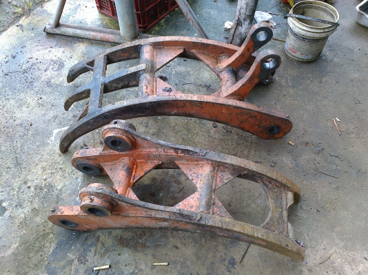 ตัว คีบไม้ ติดรถ PC40,45 ขอบคุณท่านสารวัตร อำเภอ ------มากครับ  มารับด้วยตัวเองเลย