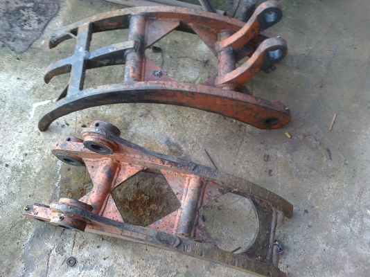 ตัว คีบไม้ ติดรถ PC40,45 ขอบคุณท่านสารวัตร อำเภอ ------มากครับ มารับด้วยตัวเองเลย ตัว คีบไม้ ติดรถ PC40,45 ขอบคุณท่านสารวัตร อำเภอ ------มากครับ มารับด้วยตัวเองเลย