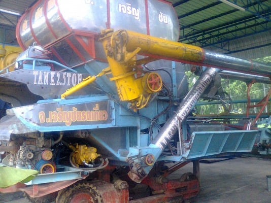 ขายรถเกี่ยวข้าว2คัน ราคาคันละ850000บาทพร้อมใช้