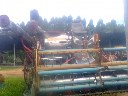 ขายรถเกี่ยวข้าว2คัน ราคาคันละ850000บาทพร้อมใช้