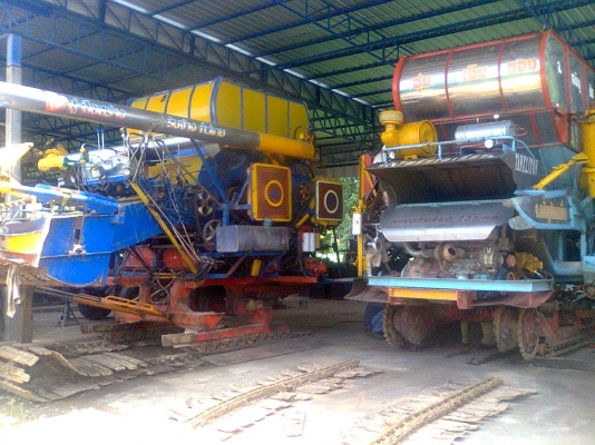 ขายรถเกี่ยวข้าว2คัน ราคาคันละ850000บาทพร้อมใช้