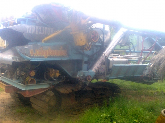 ขายรถเกี่ยวข้าว2คัน ราคาคันละ850000บาทพร้อมใช้