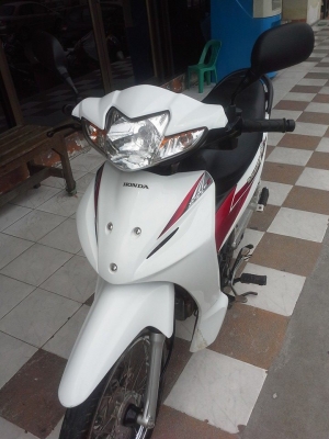 ราคาถูก รุ่นใหม่ล่าสุด Honda Wave 110 i ปี 2556 สีขาวแดง ราคาถูก รุ่นใหม่ล่าสุด Honda Wave 110 i ปี 2556 สีขาวแดง