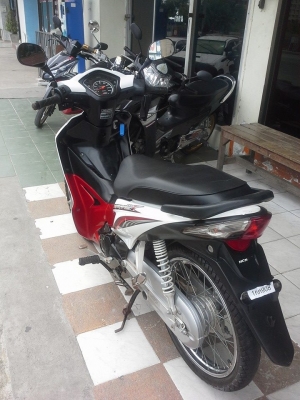 ราคาถูก รุ่นใหม่ล่าสุด Honda Wave 110 i ปี 2556 สีขาวแดง ราคาถูก รุ่นใหม่ล่าสุด Honda Wave 110 i ปี 2556 สีขาวแดง