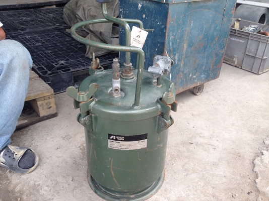 ขายถังพ่นสี Iwata made in Japan สภาพสวย ขนาดตามรูปครับ พร้อมใช้งาน