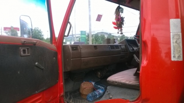 ขาย 6 ล้อ สภาพสวยพร้อมใช้ KM779 กระบะยาว 5.50 เมตร คัสซีสวยตลอดเส้น  เครื่อง WO4D 117 แรงม้า ภายในสวย ทะเบียนเต็มพร้อมโอน ราคาต่อรองได้ครับ