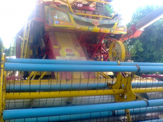 ขายรถเกี่ยวข้าวเกษตรปลดหนี้พร้อมเทเลอร์เดกาสิบล้อสองเพลาราคา 2750000บาท