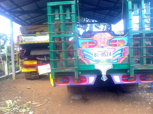 ขายรถเกี่ยวข้าวเกษตรปลดหนี้พร้อมเทเลอร์เดกาสิบล้อสองเพลาราคา 2750000บาท