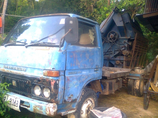 ขายรถสีข้าวนวดข้าวหกล้อราคา120000บาท