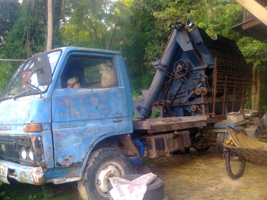 ขายรถสีข้าวนวดข้าวหกล้อราคา120000บาท