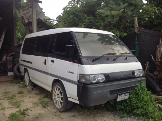 รถตู้ มิตซูบิสชิ L300