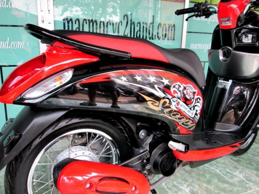 SCOOPY-i  สีดำแดง มาใหม่ สภาพใหม่ๆอีกคัน  ไมล์ 5 พันโล ของแถม 3 รายการ 32900
