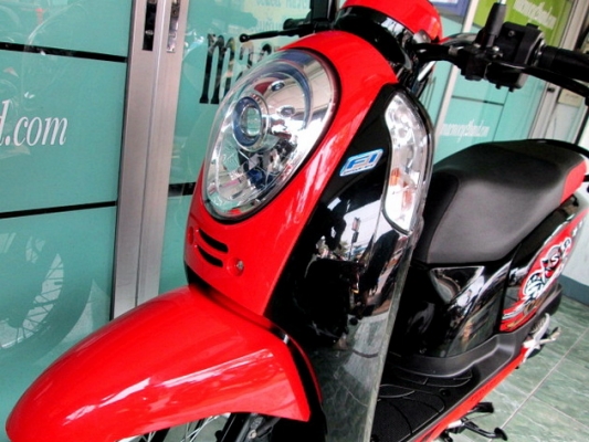 SCOOPY-i  สีดำแดง มาใหม่ สภาพใหม่ๆอีกคัน  ไมล์ 5 พันโล ของแถม 3 รายการ 32900