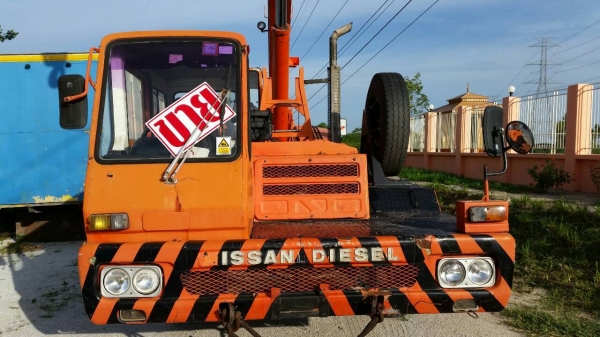 รถเครน 10 ล้อ TADANO