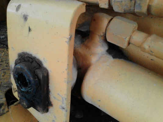 ขายด่วนรถแทรกเตอร์KOMATSU-D20P-17สภาพดีพร้อมใช้งาน