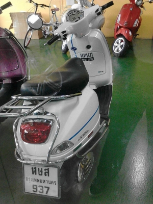 Vespa LX 125 IE ปี 2012 สภาพใหม่กริป  ชุดแต่งสวย