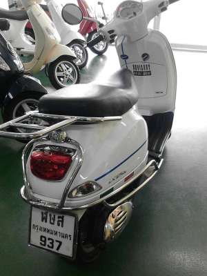 Vespa LX 125 IE ปี 2012 สภาพใหม่กริป  ชุดแต่งสวย