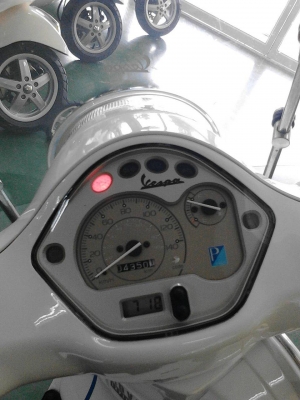 Vespa LX 125 IE ปี 2012 สภาพใหม่กริป  ชุดแต่งสวย