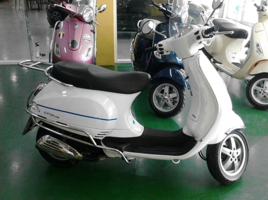 Vespa LX 125 IE ปี 2012 สภาพใหม่กริป  ชุดแต่งสวย