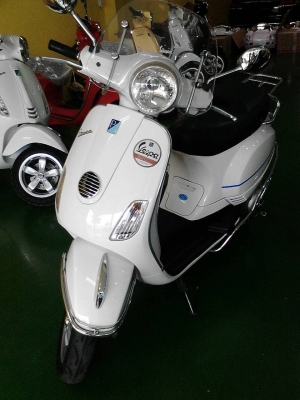 Vespa LX 125 IE ปี 2012 สภาพใหม่กริป  ชุดแต่งสวย
