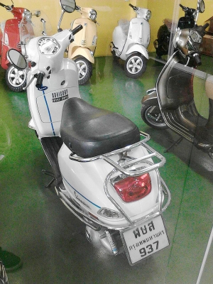 Vespa LX 125 IE ปี 2012 สภาพใหม่กริป  ชุดแต่งสวย
