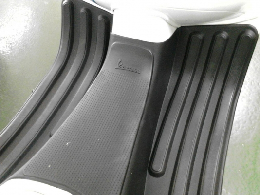 Vespa LX 125 IE ปี 2012 สภาพใหม่กริป  ชุดแต่งสวย