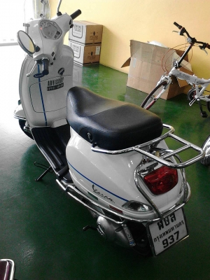 Vespa LX 125 IE ปี 2012 สภาพใหม่กริป  ชุดแต่งสวย