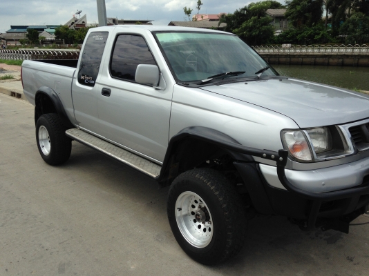 ขายนิสันฟอนร์เทีย ปี2000 4x4 เครื่องJติดแก๊สหัวฉีดแล้ว ราคา178,000 โทร084-0956111